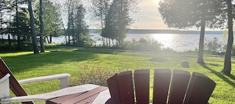 Hawberry Haven - Waterfront, Private Sandy Beach on Mudge Bay, Kagawong