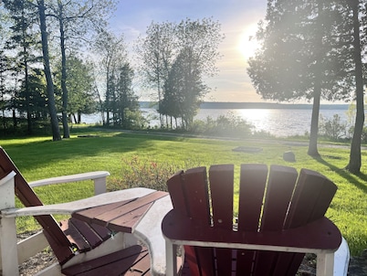 Hawberry Haven - Waterfront, Private Sandy Beach on Mudge Bay, Kagawong