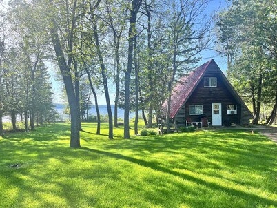 Hawberry Haven - Waterfront, Private Sandy Beach on Mudge Bay, Kagawong