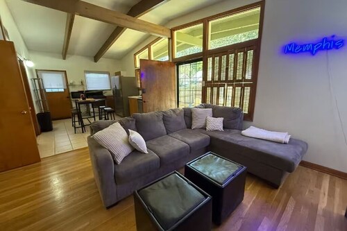 Golf and Campus Getaway  EV, Near Hospitals- 3 Bedroom, 2.5 Bath