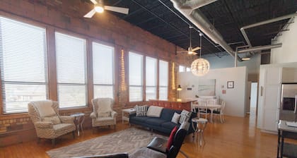 3-bed/2.5ba Loft condo in downtown South Haven with indoor pool and fitness room