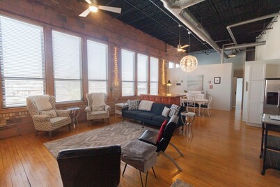 3-bed/2.5ba Loft condo in downtown South Haven with indoor pool and fitness room