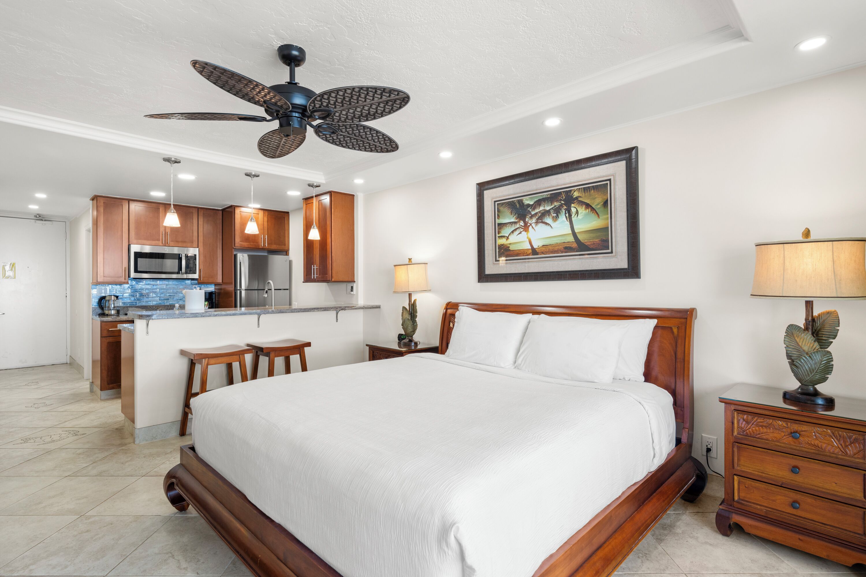 New Listing - Lahaina Shores 317, Beautiful Beachfront Location - Lahaina, HI
