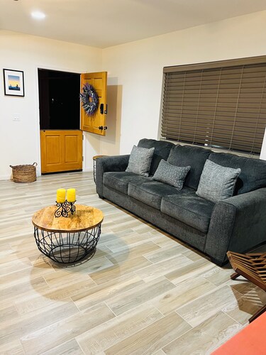 Cozy 1-bedroom guest house in pleasant Phoenix, Scottsdale area