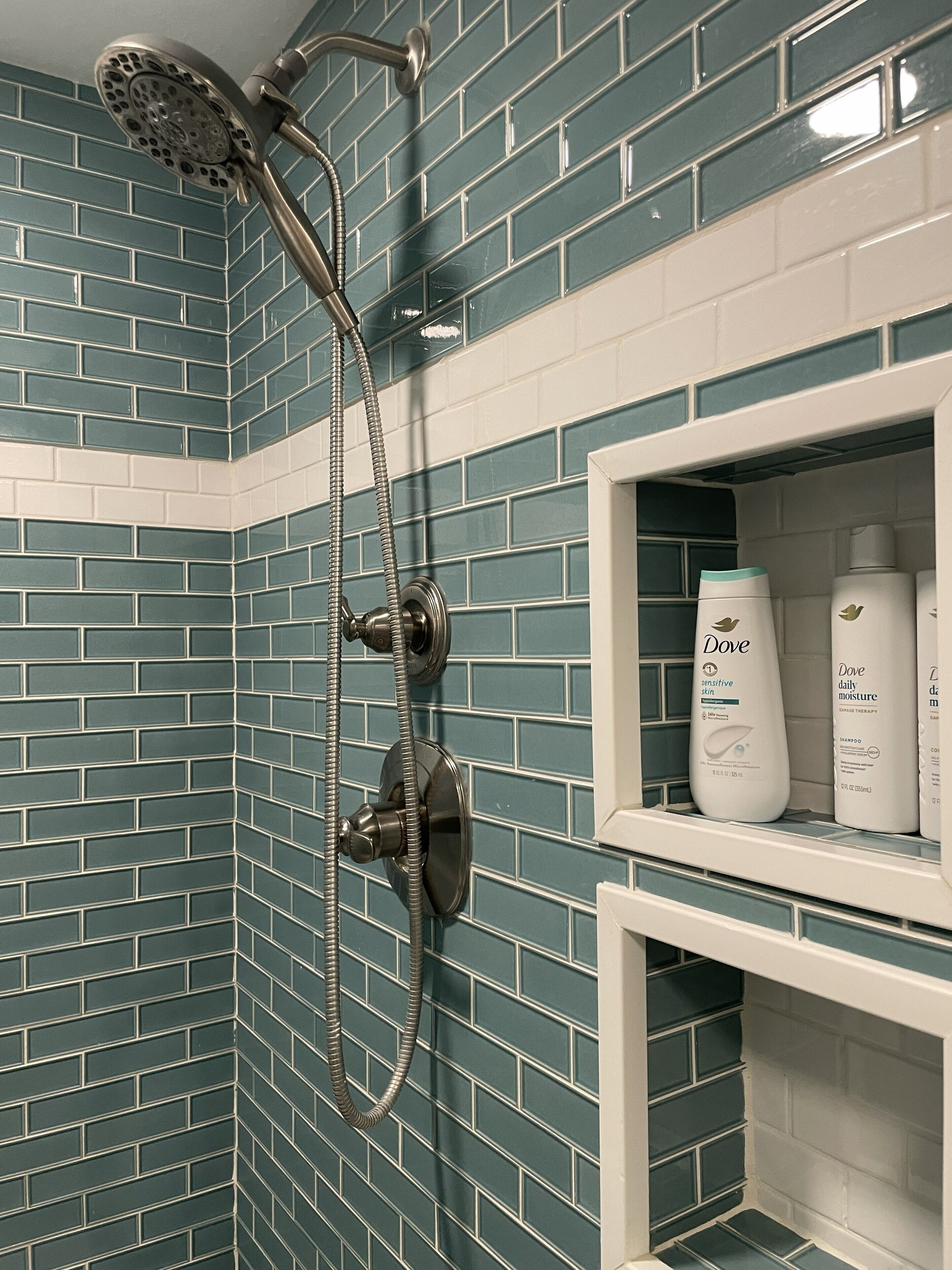 Shower, jetted bath, hair dryer, towels