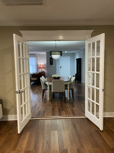 Spacious Country Retreat with Easy Houston Access