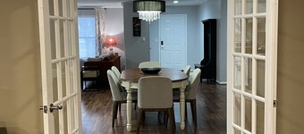 Spacious Country Retreat with Easy Houston Access