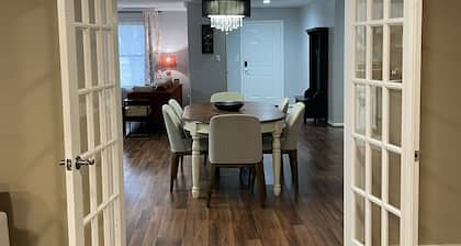 Spacious Country Retreat with Easy Houston Access