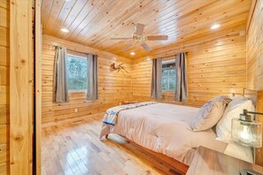 3 slaapkamers, een strijkplank/strijkijzer, wifi