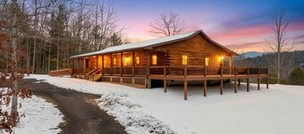 Modern Mountain Cabin • Hot Tub | Hot Springs, VA