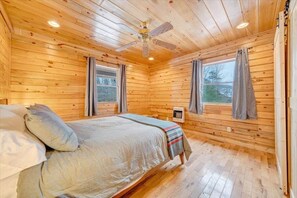 3 slaapkamers, een strijkplank/strijkijzer, wifi