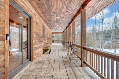 Modern Mountain Cabin • Hot Tub | Hot Springs, VA