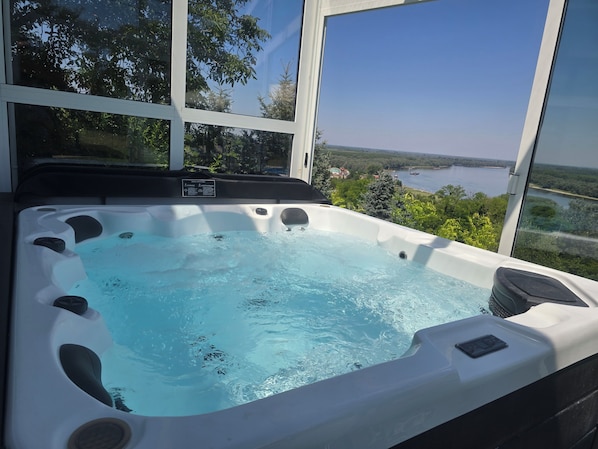 Indoor spa tub
