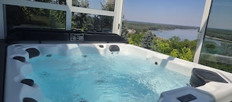 Relax by the Danube with pool, wellness and unforgettable sunsets