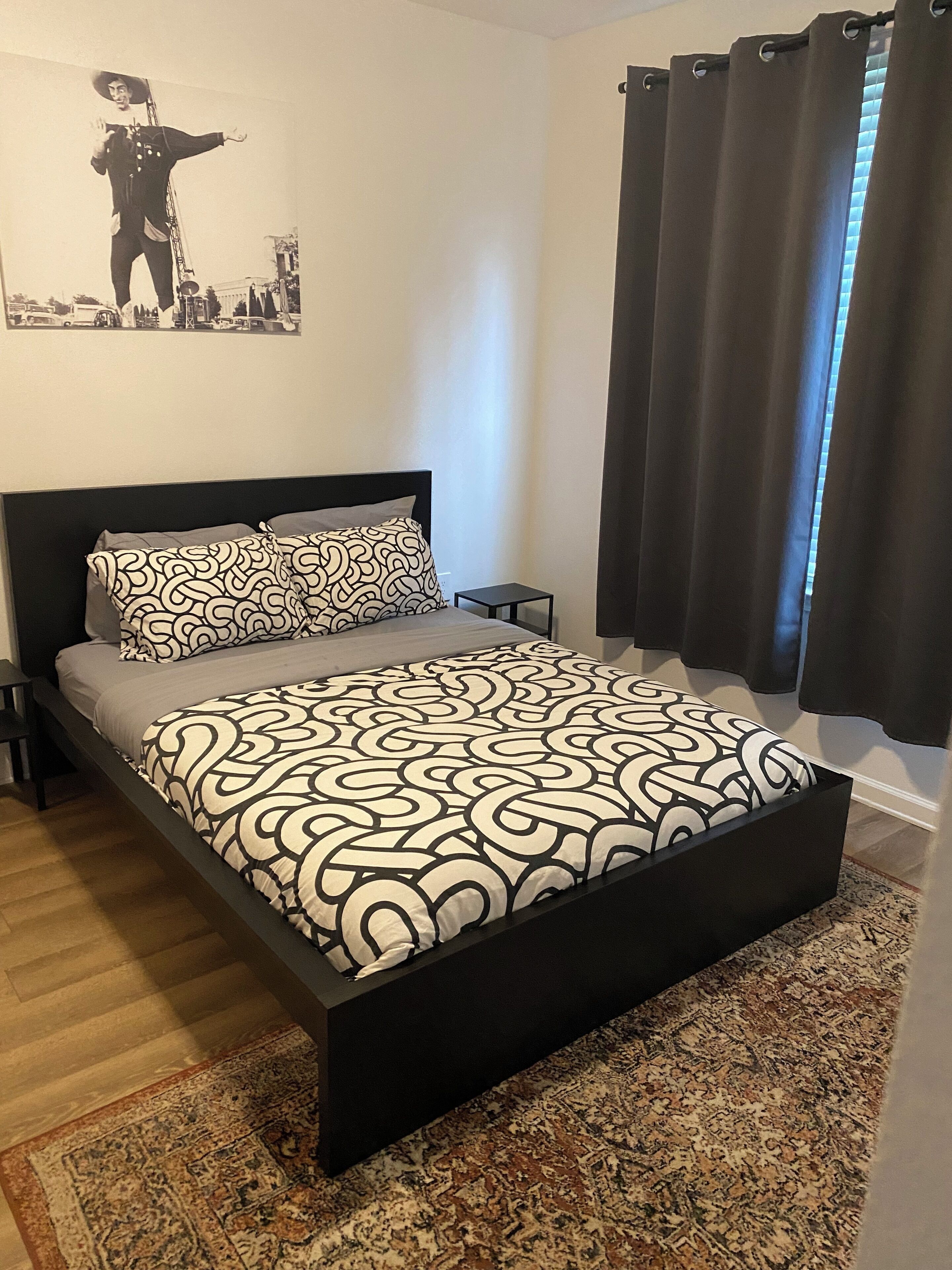 Iron/ironing board, WiFi, bed sheets