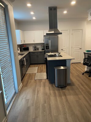 Private kitchen - Cozy 1-bedroom apartment with AC in perfect Frisco (Frisco)