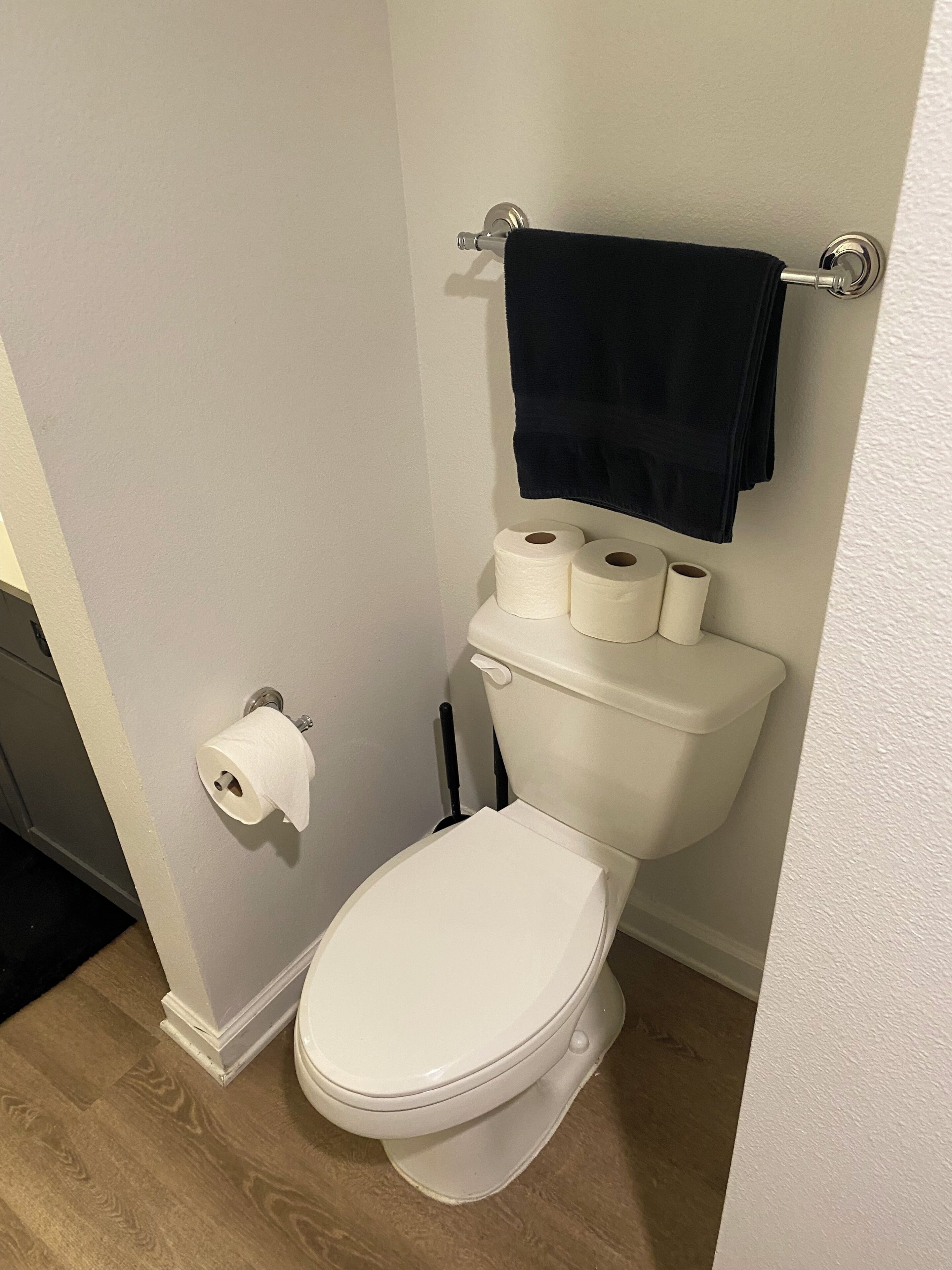 Hårtørrer, håndklæder, Sæbe, Toiletpapir