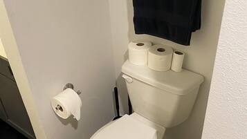 Hårtørrer, håndklæder, Sæbe, Toiletpapir