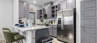 NEW* Temple, 12 BD Contractor & Group Friendly