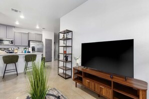 Interior - NEW Temple, 12 BD Contractor & Group Friendly (Temple)