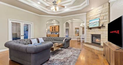 NEW Killeen house 8-10ppl families & groups, pets