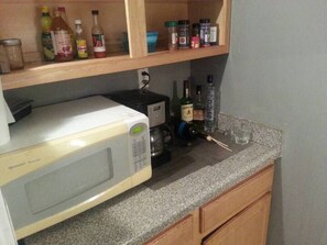 Private kitchen - Spacious 1-bedroom apartment in Brooklyn available for a LONG-TERM STAY (Brooklyn)