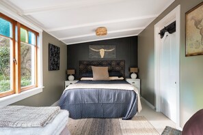 7 bedrooms, iron/ironing board, Internet, bed sheets