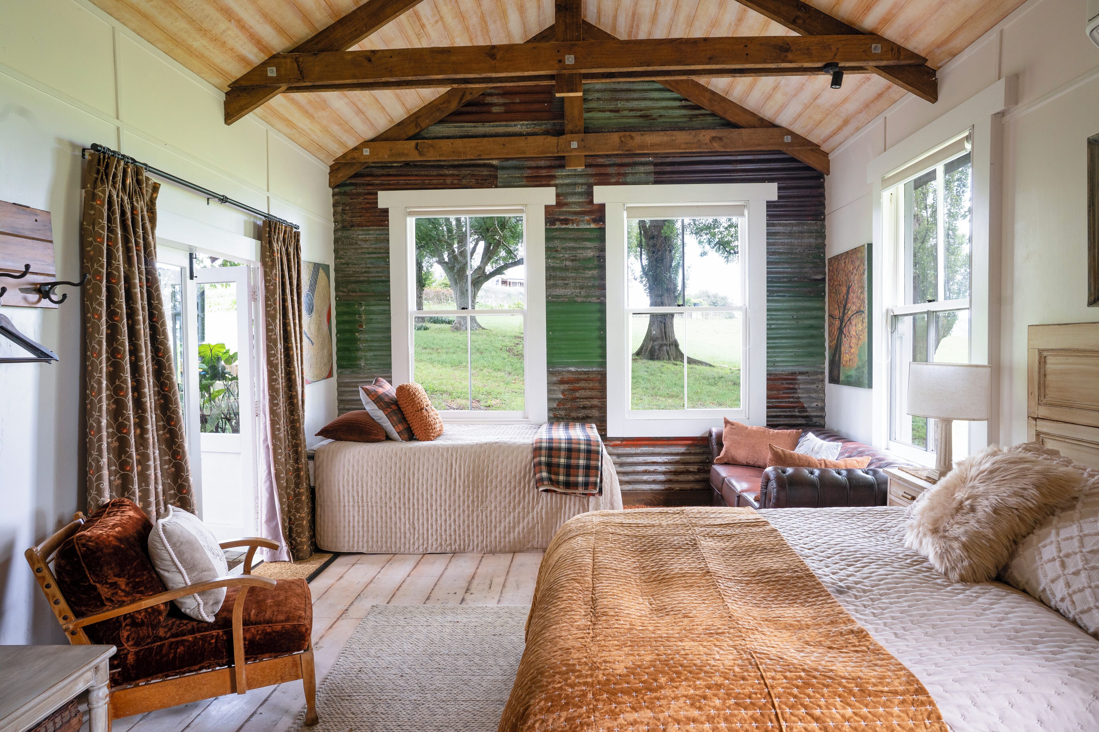 Iron/ironing board, internet, bed sheets