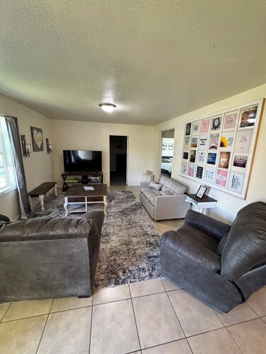 This is a clean, spacious, Pet-Friendly Retreat for Groups/Families or singles!