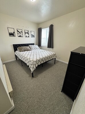 Room - This is a clean, spacious, Pet-Friendly Retreat for Groups/Families or singles! (Worland)