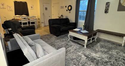This is a clean, spacious, Pet-Friendly Retreat for Groups/Families or singles!
