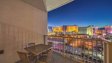 Deluxe Room, City View | Balcony view