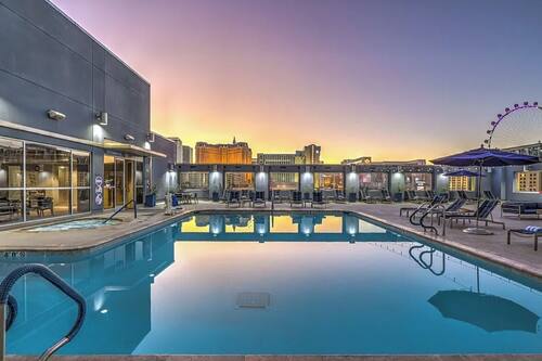 Indoor pool, 2 outdoor pools