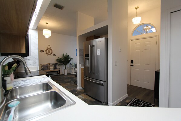 Interior - Spacious 4BR, 7Bed, 2 BA 5 minute to downtown Sarasota, famous beach (Sarasota)