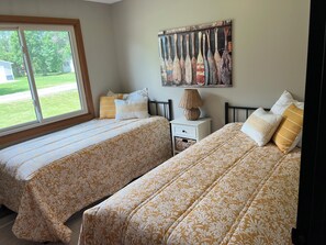 WiFi, bed sheets - 3-bedroom house on Silver Lake in Battle Lake (Battle Lake)