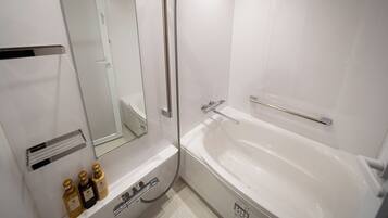 Deluxe Twin Room | Bathroom | Combined shower/tub, hair dryer, slippers, towels