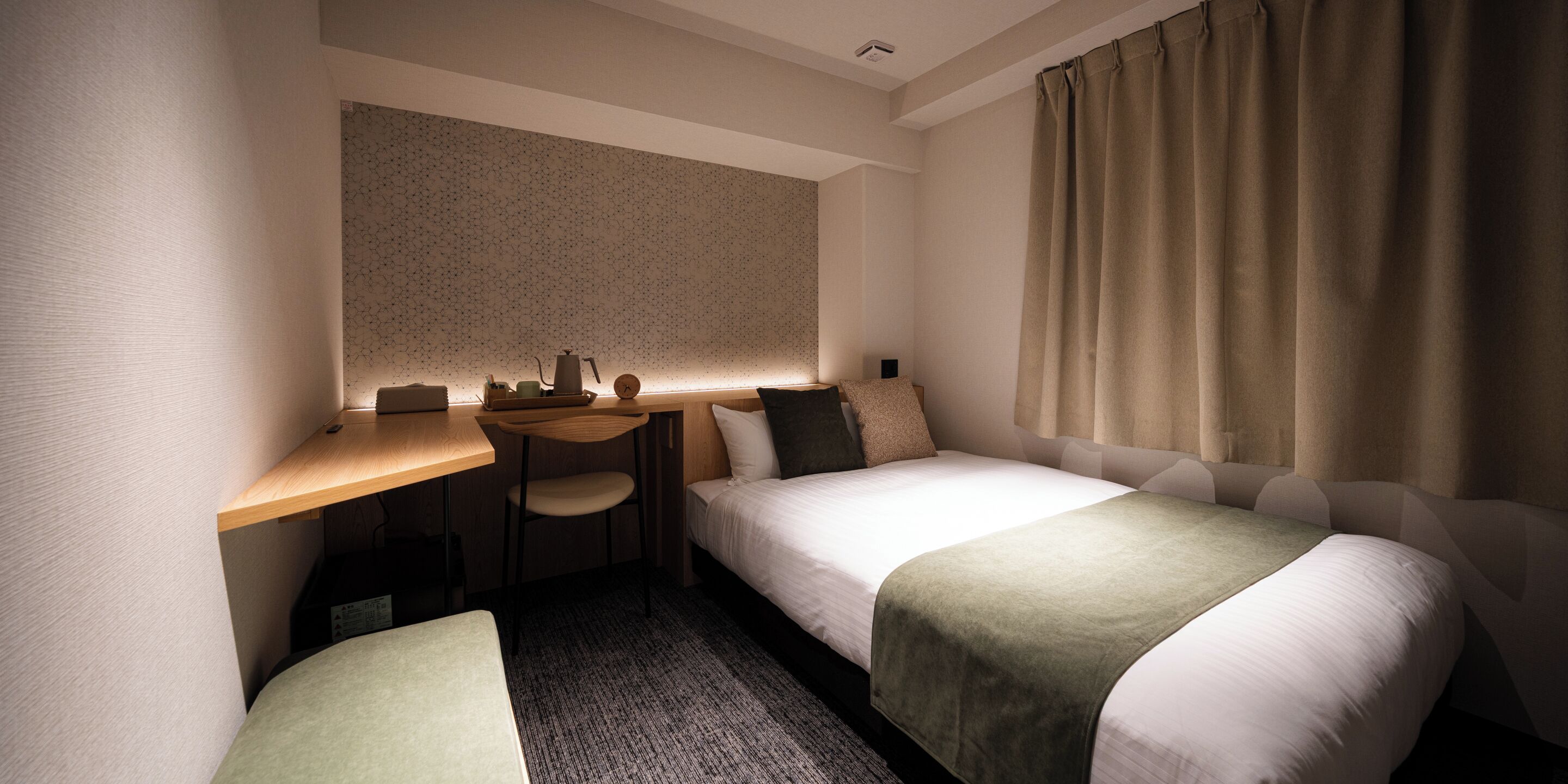 In-room safe, desk, free WiFi