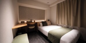 In-room safe, desk, free WiFi - R Hotel Namba East (Kozu, Chuo-ku, Osaka)