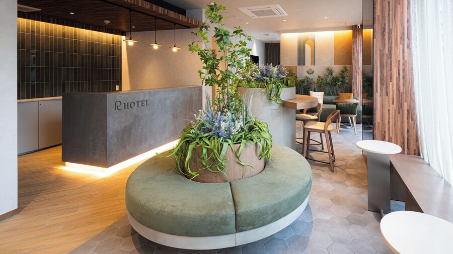 R Hotel Namba East