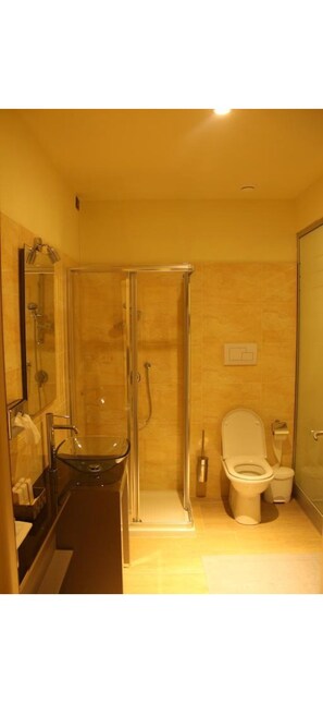 Basic-Einzelzimmer | Badezimmer | Dusche, Haartrockner, Hausschuhe, Handtücher