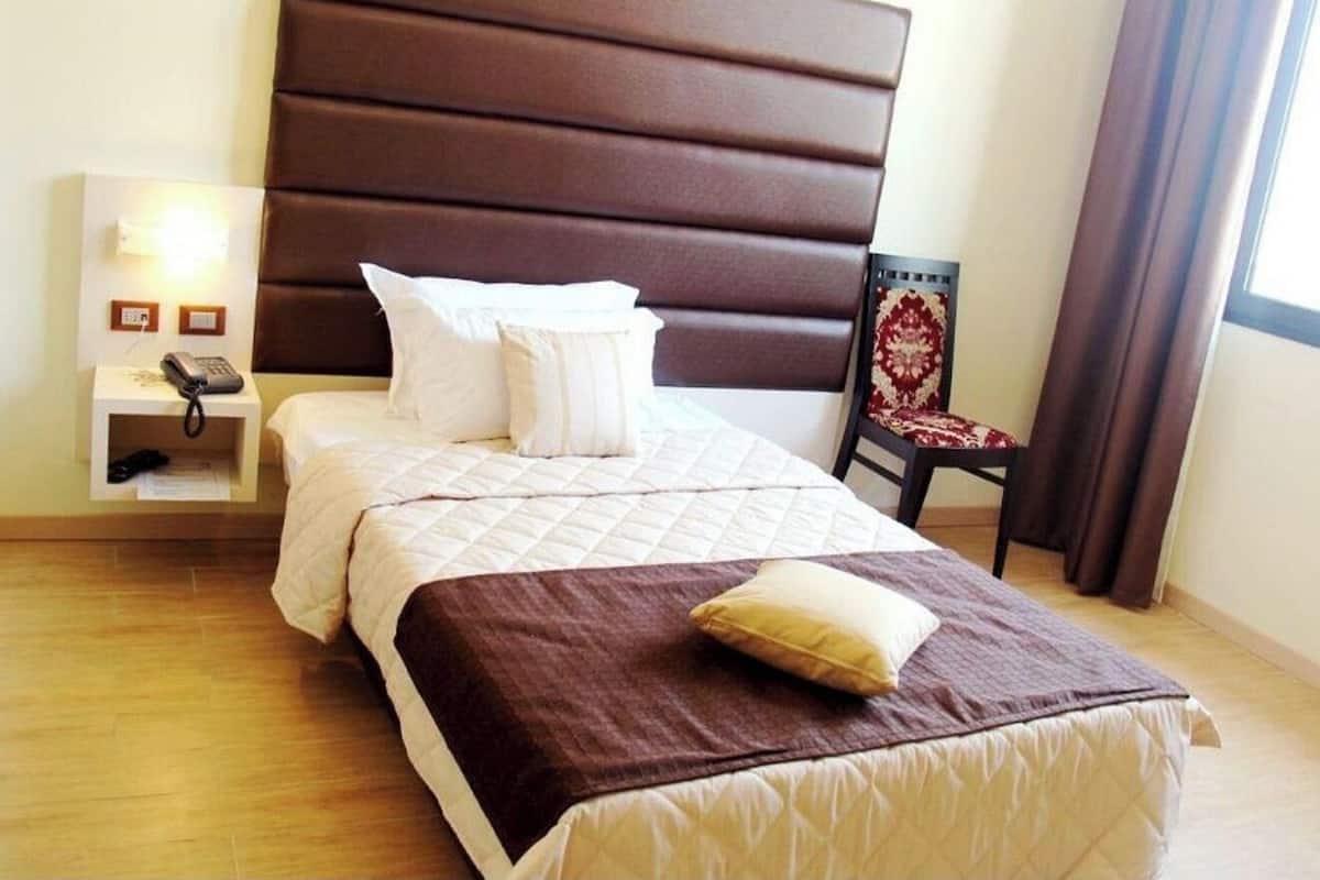 Basic-Einzelzimmer | Zimmersafe, Schreibtisch, Verdunkelungsvorhänge, kostenloses WLAN