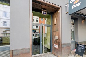 Exterior detail - Blueground | Landstraße, balcony, nr Belvedere (Vienna)