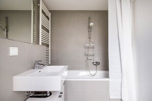 Hair dryer, towels - Blueground | Landstraße, balcony, nr Belvedere (Vienna)