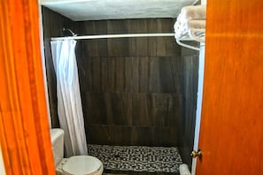 Classic Twin Room, Beach View | Bathroom | Free toiletries, towels, soap, shampoo - Baja Seasons (Puerto Salina)