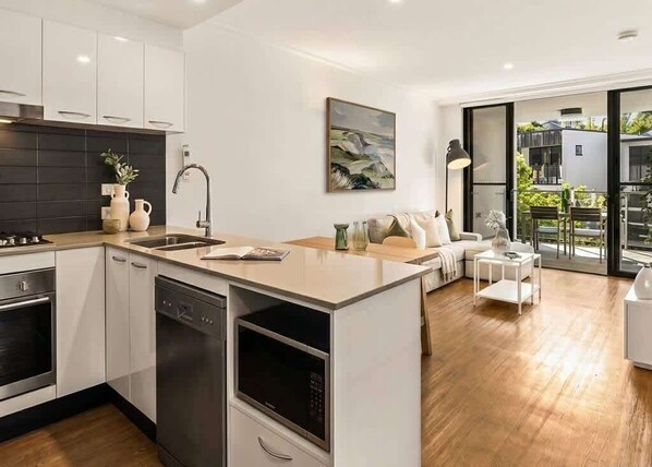 Fridge, microwave, oven, stovetop