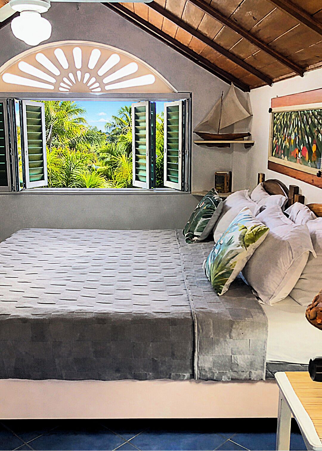 Tabla de planchar con plancha, wifi y ropa de cama 