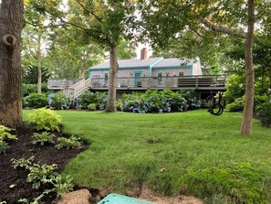 Property grounds - Much admired stylish retreat on 1/2 acre of lush gardens. Inviting & Comfortable (Wellfleet)
