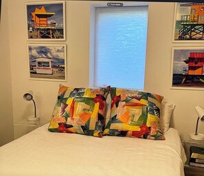 3 bedrooms, iron/ironing board, Internet, bed sheets - Much admired stylish retreat on 1/2 acre of lush gardens. Inviting & Comfortable (Wellfleet)