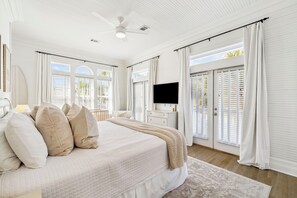 3 bedrooms, iron/ironing board, free WiFi, bed sheets - 🏖️ Coastal Decor | Pool | Bikes | Ping-Pong Table 🏓 (Seagrove)