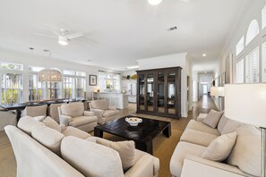 Smart TV, table football, books - Seagrove ~ Walk to Beach | NEW | Foosball | Heated Pool | Coastal Decor (Seagrove)